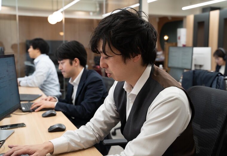 業界専門チーム × 一流の営業人材が担当